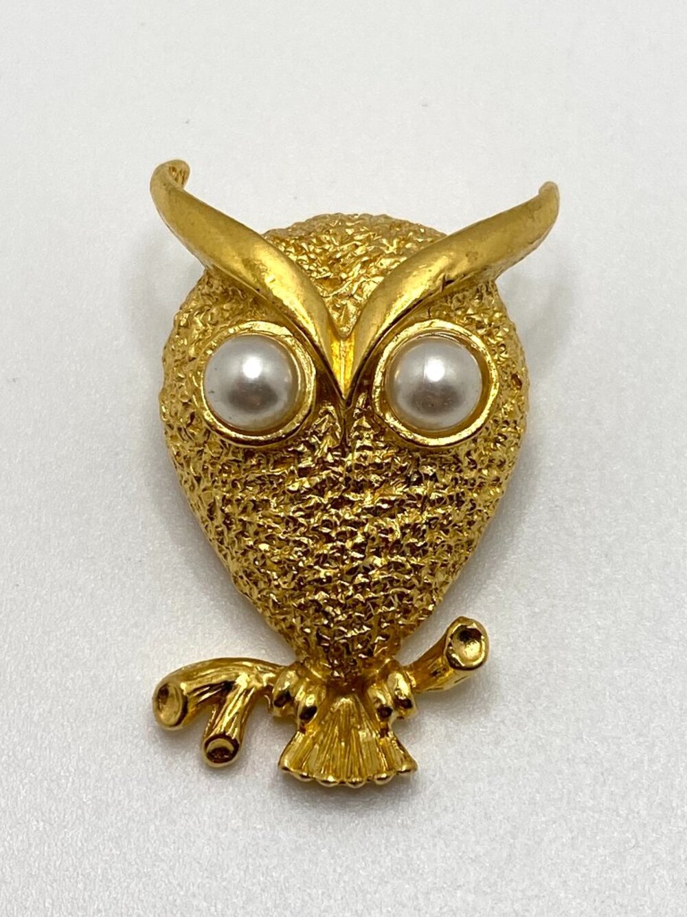Vintage Brooch Gold Textured Owl Pearl Eyes 3D Oval shape Novelty Animal MCM